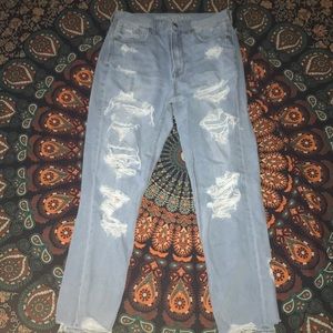 Ripped High-Waisted Boyfriend  jeans